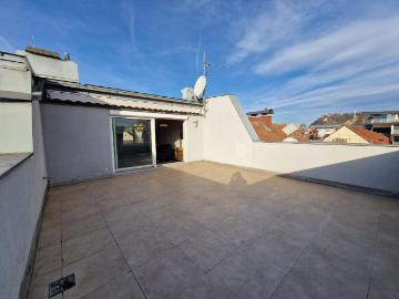 Jakoministraße 17/10 Teilmöblierte sonnige Maisonette mit einer großzügigen sonnigen Dachterrasse und Carport in zentraler Lage