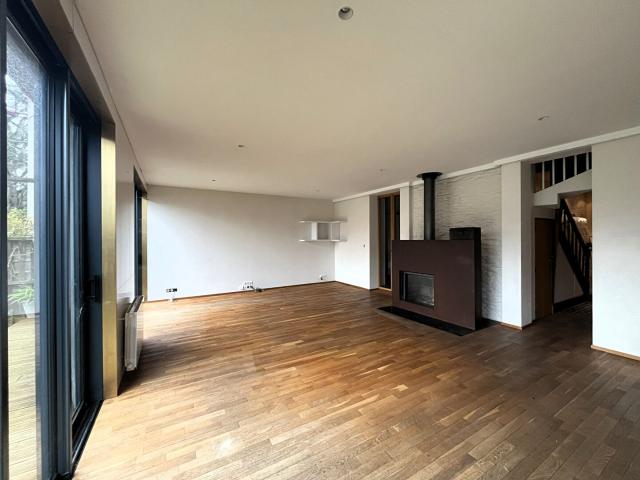JALLAIS, beau volume pour cette maison de ville avec 3 chambres