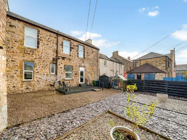 Jarvey Street, Bathgate, West. 1 bed flat to rent £800 pcm £185 pw