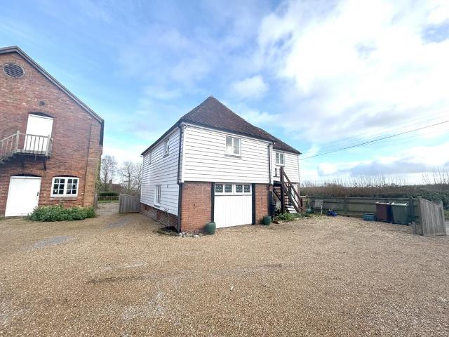 Jarvis Lane, Goudhurst TN17 3 bed detached house to rent £2,050 pcm £473 pw