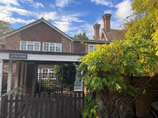 Jarvis Lane, Steyning, West Sussex. 3 bed semi detached house to rent £1,650 pcm £381 pw