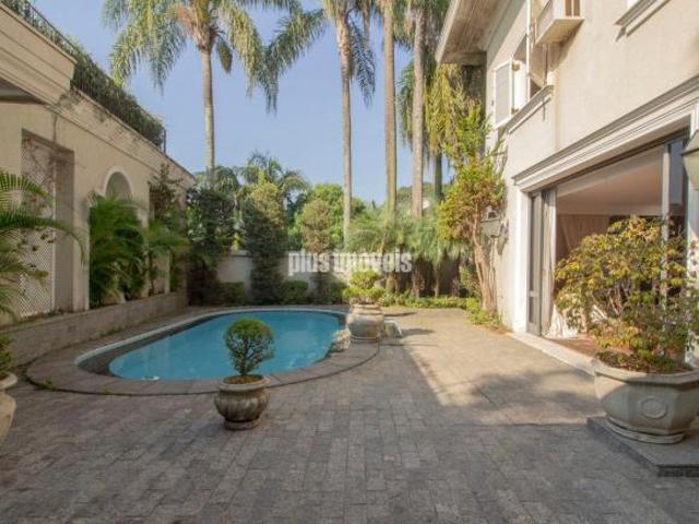 Jardim Guedala 545,0m²AC 680,0m²Área de Terreno 4 Suítes, 6 Vagas, Piscina, Churrasqueira Quintal