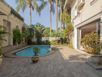 Jardim Guedala 545,0m²AC 680,0m²Área de Terreno 4 Suítes, 6 Vagas, Piscina, Churrasqueira Quintal