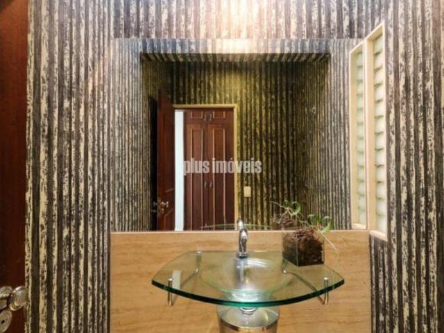 Jardim Guedala 1.337,0m² Terreno 677,0m² Área Construída 3 Suítes, 8 Vagas