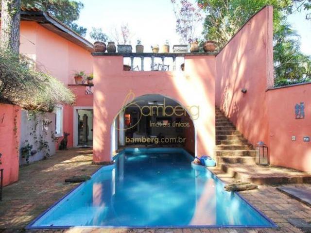 Jardim Guedala Casa Estilo Toscano com 1.255 m², Projeto de Ugo di Pace e Localização Privilegiada