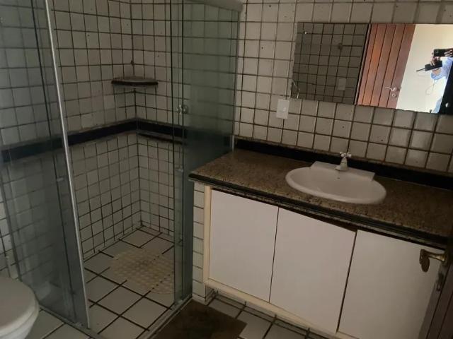 Casa de Alto Padrão em Rua Privativa | 600m² | 5 Suítes | Nascente