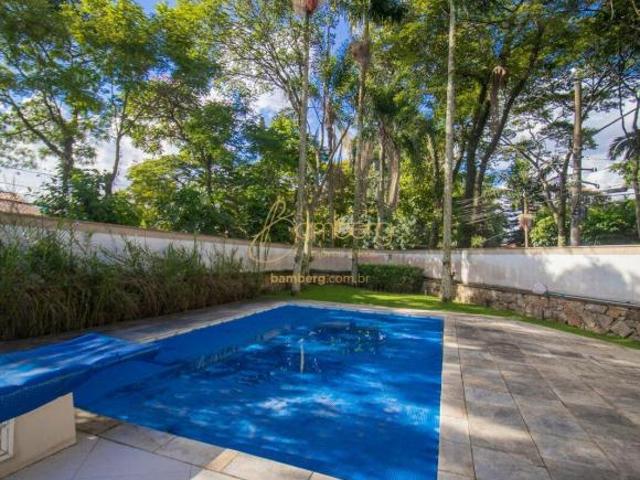 JARDIM DOS ESTADOS CASA COM 5 DORMTS 2 SUÍTES UMA MASTER PISCINA,CHURRASQUEIRA, EXCELENTE RUA !