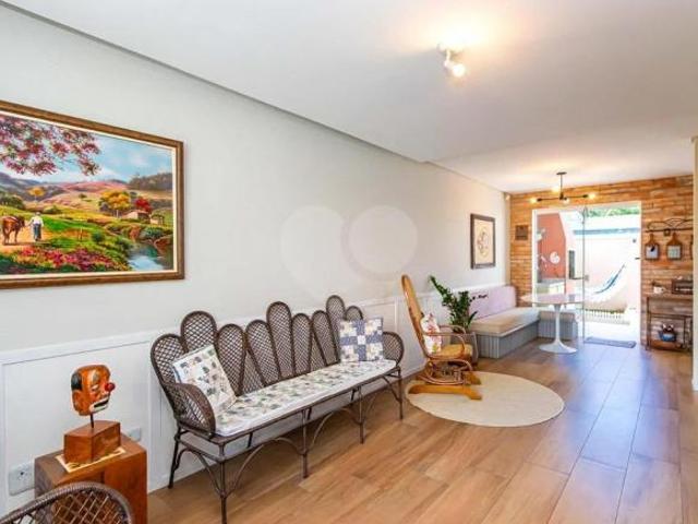 Jardim das Americas Sobrado em condominio 3 quartos sendo 1 suite 2 vagas 159,34m²