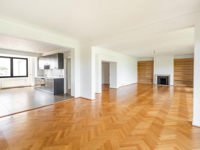 JARDIN DU ROI LUXURY 3 BEDR APT WITH TERRACE + PARKING