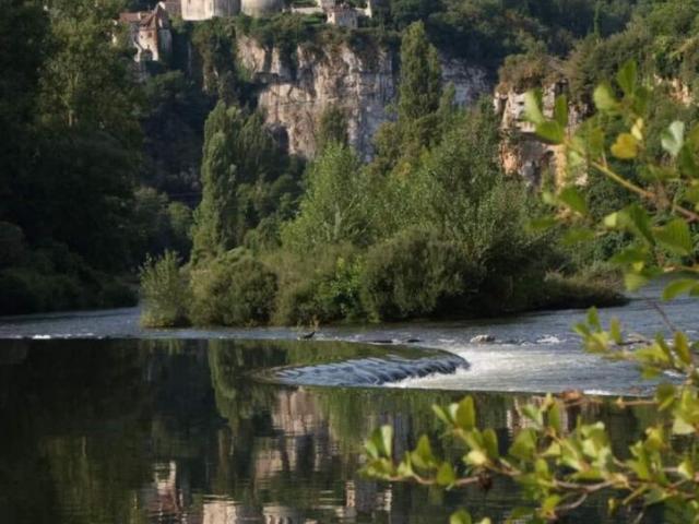 jardin en bord de rivière idéal pour pecheur ! 70m² Saint Cirq Lapopie