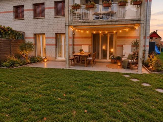 Jardin privé et clôturé de 576m2 / Possibilité de reprise d'hypothèque valable encore 5 ans à 0.95% / App. entièrement rénové de 4.5 pièces