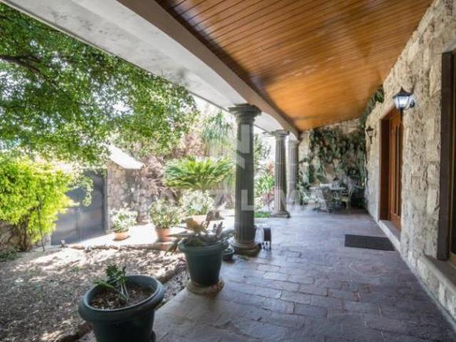 JARDINES DE IRAPUATO: MAJESTUOSA RESIDENCIA CON HERMOSAS TERRAZAS Y JARDINES