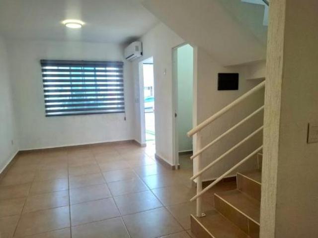 JARDINES DEL SUR 6 VENTA DE CASA AMPLIA Y EQUIPADA