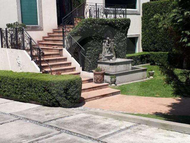 JARDINES DEL PEDREGAL, CASA EN CALLE CERRADA CON VIGILANCIA Y AMPLIO JARD?N