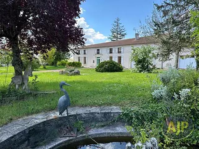 Jarnac Champagne 17520 Achat / Vente maison 6 pièces t6 au dernier étage terrasse