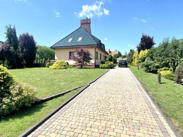 Na sprzedaż przestronny dom 180 m² z garażem i ogrodem