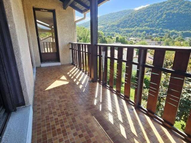 JARRIE Beau T3 lumineux avec balcon, cave et parking