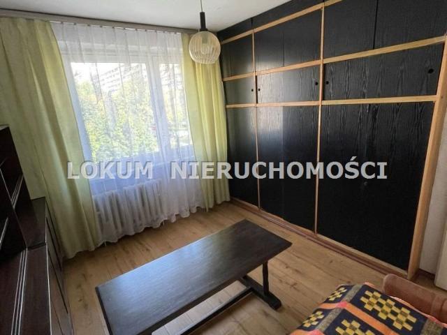 Przestronne 3+1 z balkonem, widok na zieleń, do remontu