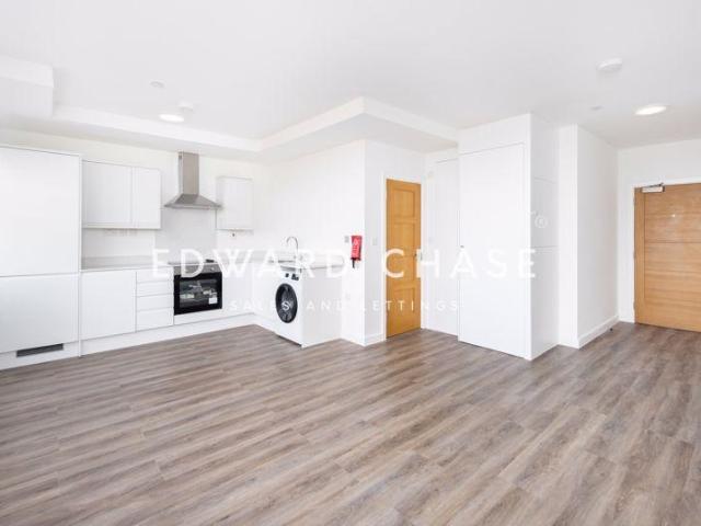 Jash House, Hornchurch, RM11 Studio to rent £1,200 pcm £277 pw