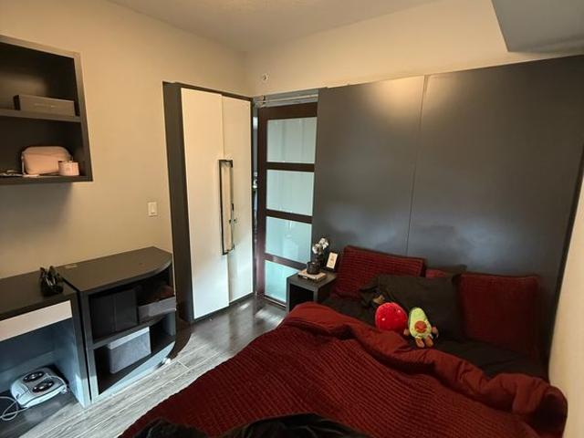 jasleen Has an Apartment