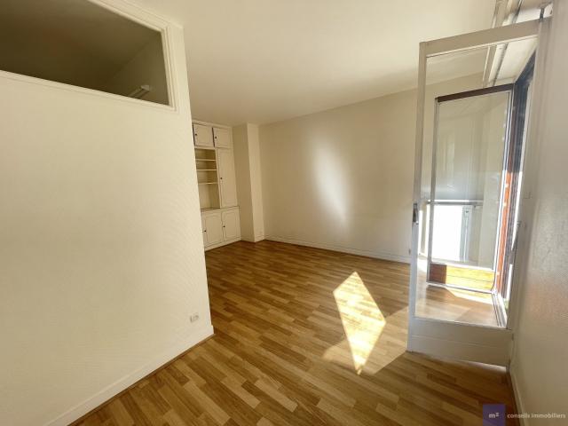 jasmin auteuil nord grand studio avec rangements et balcon