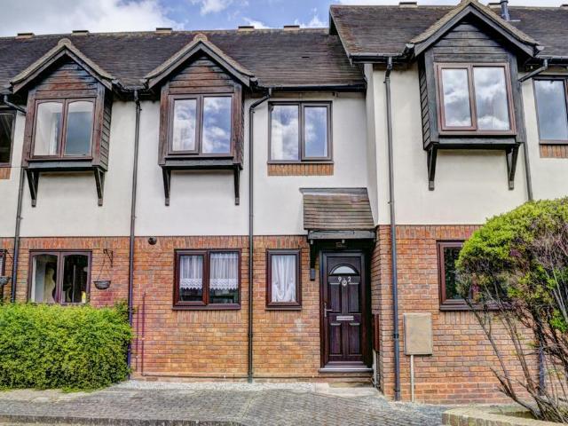 Jasmine Crescent, Princes Risborough. 2 bed terraced house to rent £1,500 pcm £346 pw