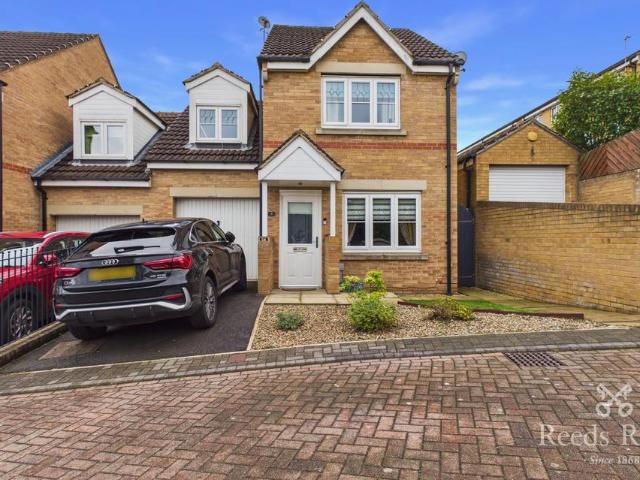 Jasmine Gardens, West Yorkshire WF10 3 bed semi detached house to rent £1,250 pcm £288 pw