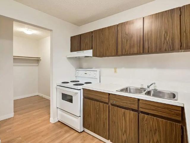 Jason Apartments 2 Bedroom Apartment for Rent at 2526 Thompson Cres Se, Medicine Hat, AB T1B 1C4 Southview