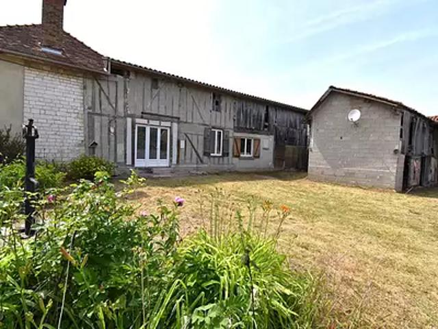 Jasseines 10330 Achat / Vente maison 4 pièces t4 au dernier étage cave