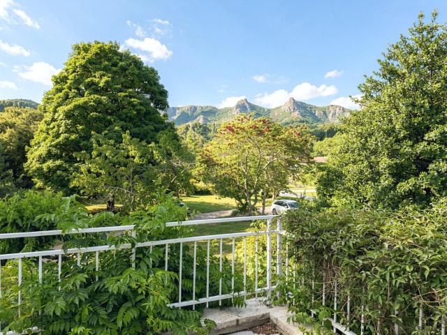 Jaujac À deux pas du centre du village, à 25 minutes d'Aub. 258m² Jaujac