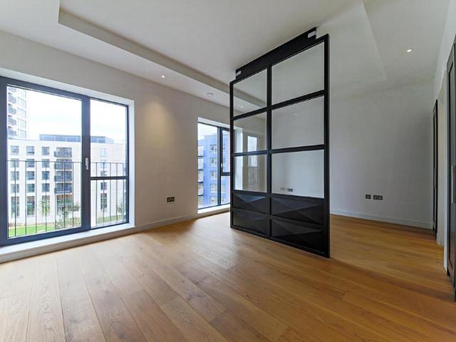 Java House, 15 Botanic Square, London. Studio to rent £1,998 pcm £461 pw