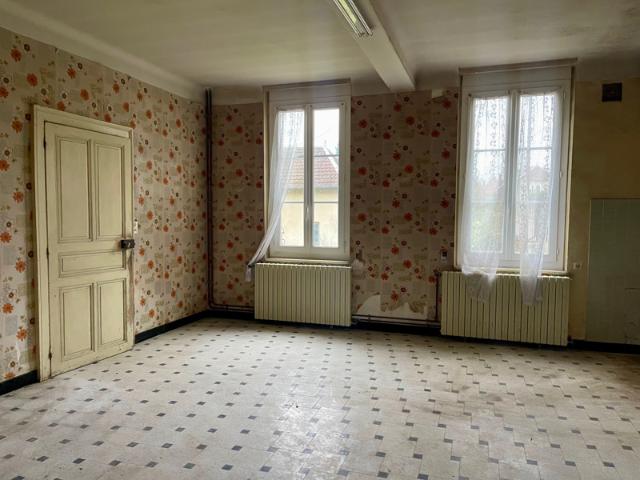 JAVERNANT Corps de ferme avec maison d'habitation et dépen