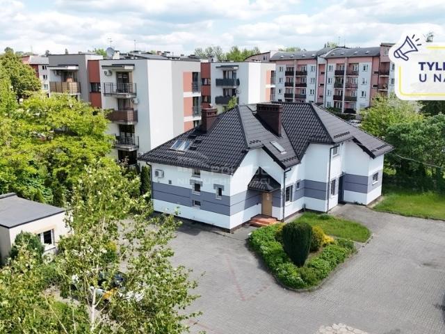 Budynek biurowo usługowy 280 m2 z miejscami noclegowymi