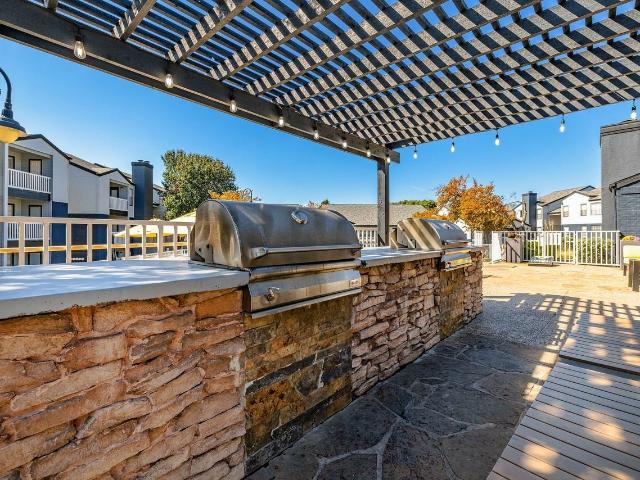 Jaxon 1 Bedroom Apartment for Rent at 2502 Burney Oaks Ln, Arlington, TX 76006