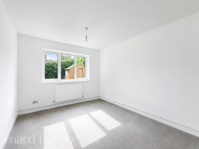 Jengar Close, SUTTON