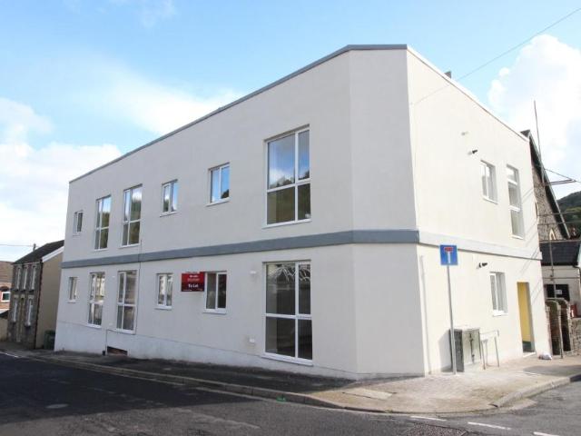 Jenkins Street, Hopkinstown. 2 bed flat to rent £700 pcm £162 pw