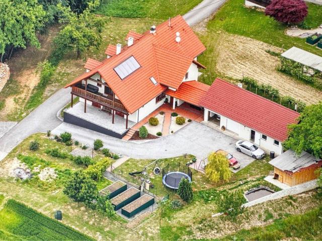 JENNERSDORF MEHRFAMILIENHAUS mit extra BAUGRUND im Grünen