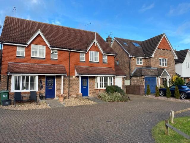 Jennings Way, Horley RH6, 3 bed property to rent, £2,000 pcm | PrimeLocation