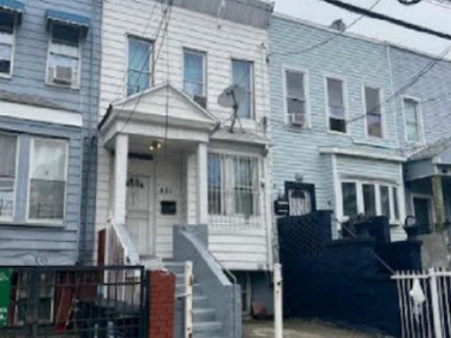 Jennings St
