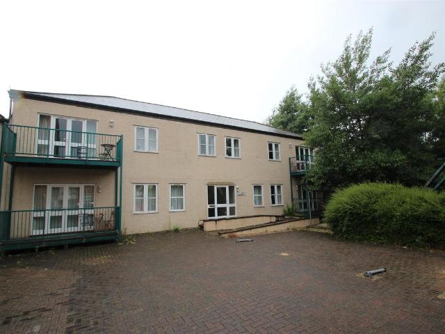 Jean Marguerite Court, Brook Street OX1, 3 bed flat to rent, £2,600 pcm | PrimeLocation