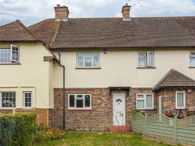 Jeddere Cottages, Lingfield RH7 3 bed terraced house to rent £1,850 pcm £427 pw