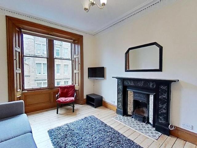 Jeffrey Street, Edinburgh. 2 bed flat to rent £1,745 pcm £403 pw