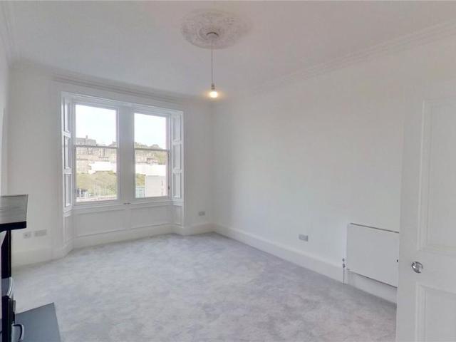 Jeffrey Street, Edinburgh, EH1 2 bed flat to rent £1,570 pcm £362 pw