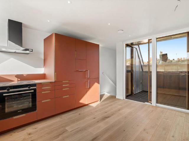 Jeffreys Place, Camden Town, London, NW1 3 bed mews to rent £5,500 pcm £1,269 pw