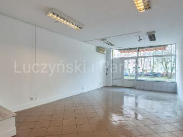 Lokal usługowy 43,9 m² z klimatyzacją i dużą witryną