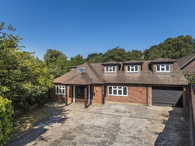 Jerviston Gardens London SW16 6 bed detached house to rent £6,000 pcm £1,385 pw