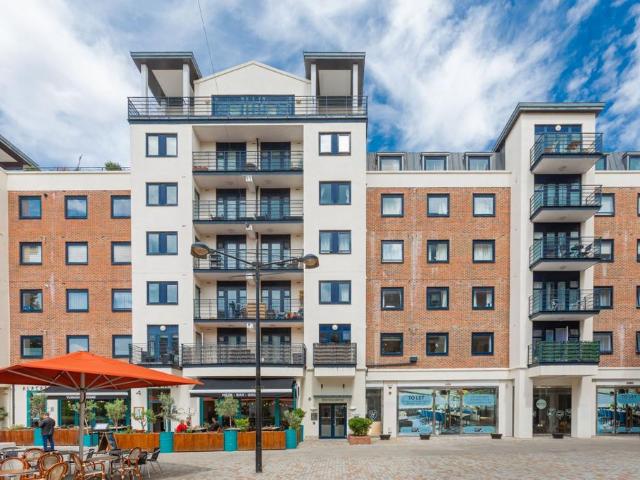 Jerome Place, Kingston upon Thames. 2 bed flat to rent £2,200 pcm £508 pw
