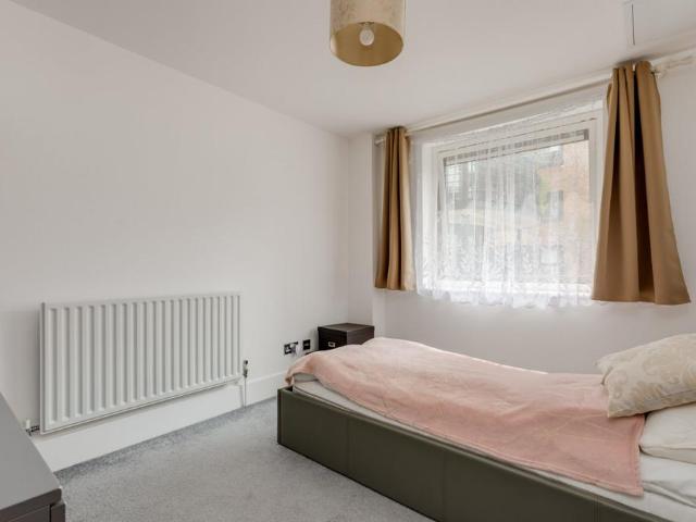 Jerome Place, Kingston upon Thames, UK 2 bed flat to rent £2,200 pcm £508 pw