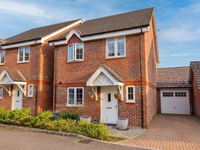 Jersey Close, Woking 4 bedrooms Property for lettings Seymours