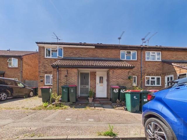 Jersey Road, Crawley RH11, 1 bed maisonette to rent, £1,200 pcm | PrimeLocation